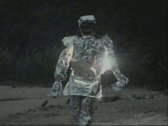 Robocop en papier alu : extrait vidéos du film Robo Vampire