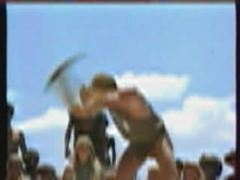 L'art du cassage d'épée sur le genou : extrait vidéos du film Les Bannis de Gor