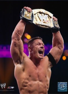 John Cena (de son vrai nom John Felix Anthony Sena Jr.) a été catcheur et rappeur avant d&#039;être acteur. Il a notamment été trois fois champion des Etats-Unis au sein de la fédération WWE (World Wrestling Entertainment, la plus importante fédération de catch au monde créée en 1952). Il a également sorti un album de rap, &quot;You Can&#039;t See Me&quot;, pour lequel il a collaboré avec Bumpy Knuckles alias Freddy Foxxx.