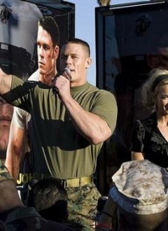 John Cena parmi les siens, à l&#039;occasion de l&#039;avant-première du film qui a eu lieu dans la base du Corps des Marines de Pendelton !
